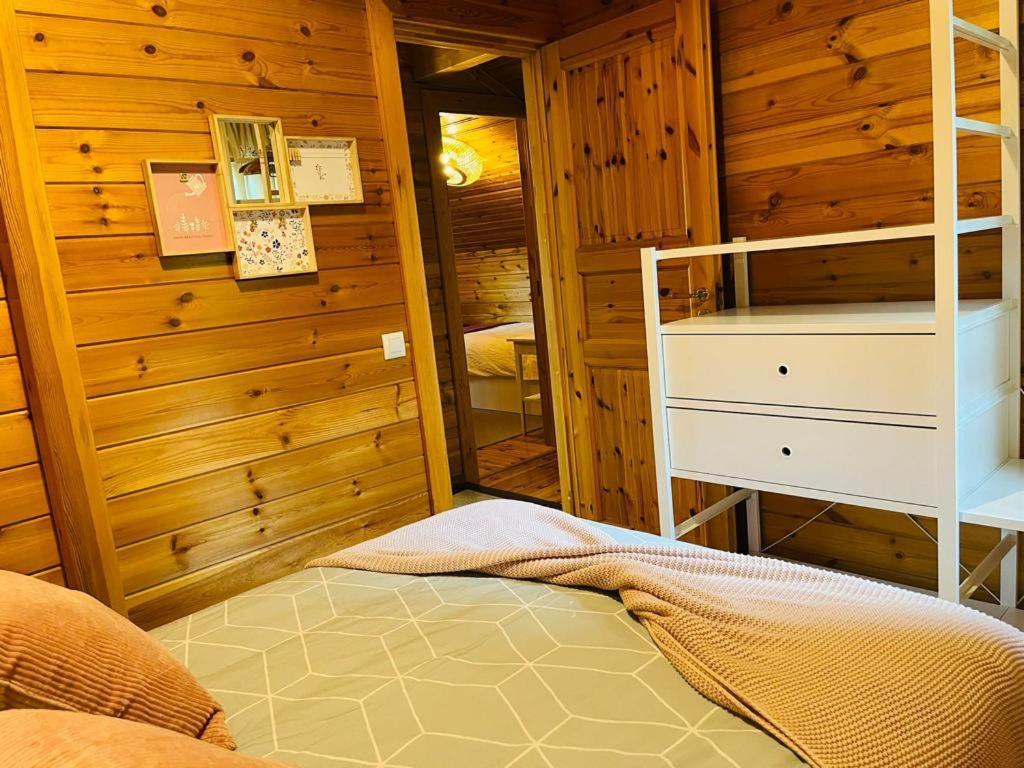 Espectacular Apartamento De Madera Frente Al Rio Ter - كامبروذون المظهر الخارجي الصورة